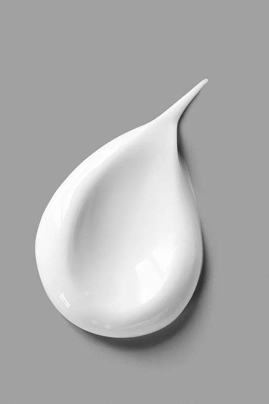 بلسم إنفينيتي للشعر يُترك على الشعر